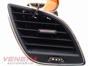 Używane Kratka wentylacyjna deski rozdzielczej Seat Leon ST (5FF) 1.2 TSI Ecomotive 16V Cena € 24,99 Procedura marży oferowane przez Venema Autoparts