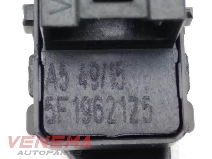 Interruptor cierre centralizado de un Seat Leon SC (5FC) 2.0 TDI FR 16V 2015