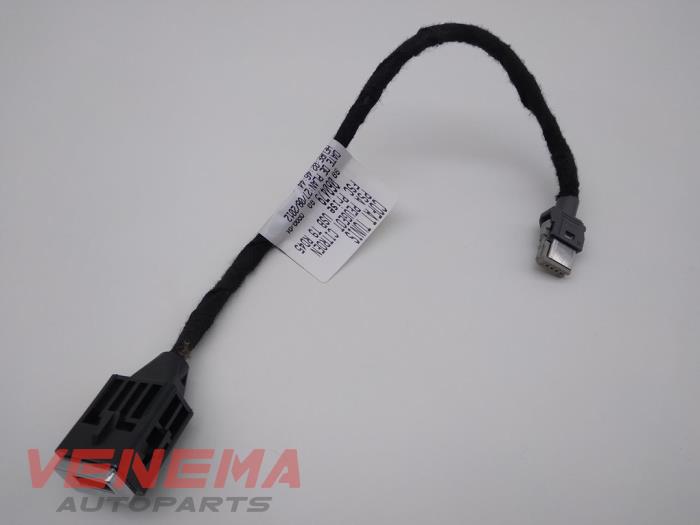 Enchufe USB de un Peugeot 308 SW (L4/L9/LC/LJ/LR) 1.6 BlueHDi 120 16V 2016