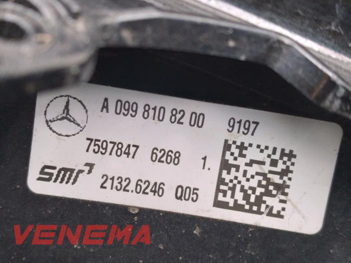 Tapa de retrovisor derecha de un Mercedes-Benz E Estate (S213) E-200d 2.0 Turbo 16V 2019