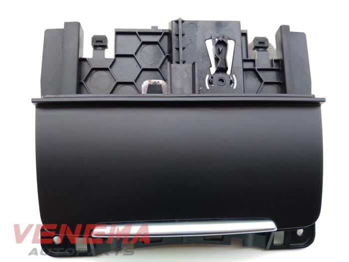 Begagnade Askkopp, fram Audi A5 Sportback (8TA) 2.0 TFSI 16V Pris € 14,99 Marginaltabell erbjuds av Venema Autoparts