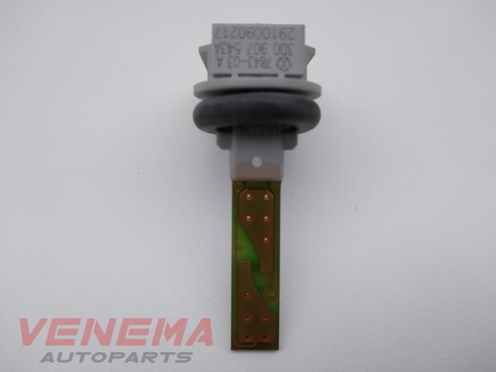 Interior temperature sensor from a Audi A5 Sportback (8TA) 2.0 TFSI 16V 2011