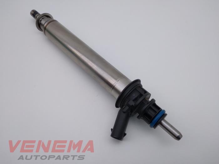 Injector (petrol injection) from a Mercedes-Benz C (R205) C-63 AMG 4.0 V8 Biturbo 2018