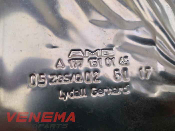 Pantalla térmica escape de un Mercedes-Benz C (R205) C-63 AMG 4.0 V8 Biturbo 2018