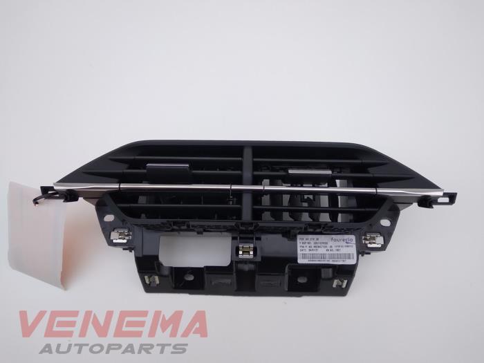 Dashboard vent from a Peugeot 208 II (UB/UH/UP) 1.2 Vti 12V PureTech 75 2020