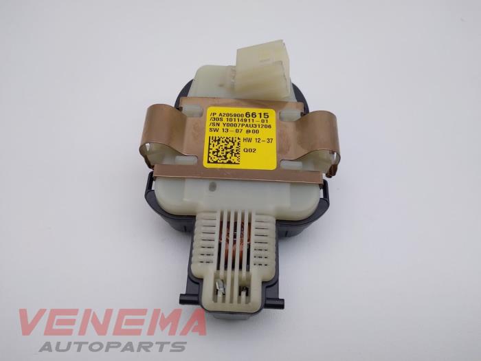 Begagnade Regnsensor Mercedes C (W205) C-200 2.0 CGI 16V Pris € 34,99 Marginaltabell erbjuds av Venema Autoparts