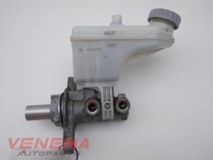 Używane Glówny cylinder hamulcowy Opel Agila Mk.II (B) 1.0 12V Twinport Cena € 24,99 Procedura marży oferowane przez Venema Autoparts
