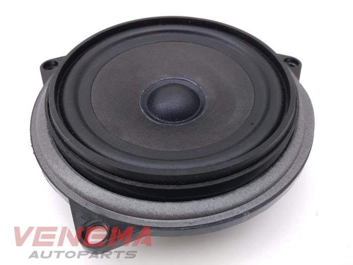 Speaker from a BMW X1 (E84) sDrive 20i 2.0 16V Twin Power Turbo 2012