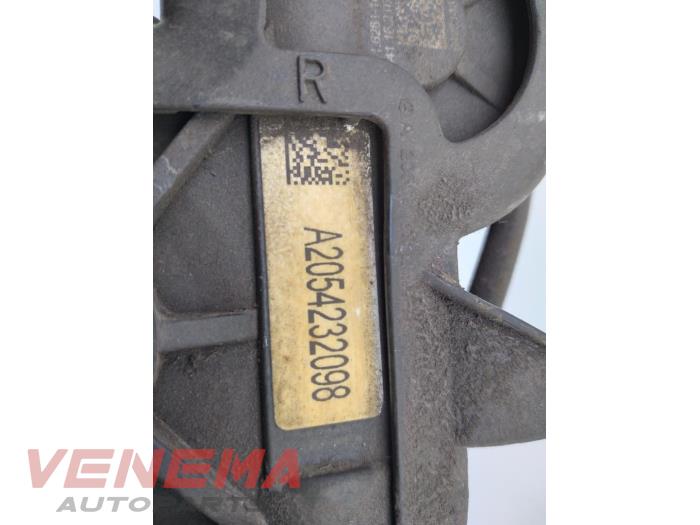 Rear brake calliper, right from a Mercedes-Benz C (W205) C-200 2.0 CGI 16V 2017