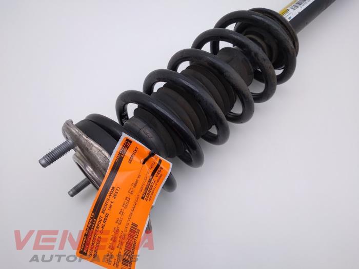 Front shock absorber rod, right from a Mercedes-Benz C (W205) C-200 2.0 CGI 16V 2017