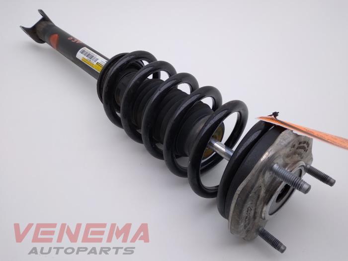 Front shock absorber rod, left from a Mercedes-Benz C (W205) C-200 2.0 CGI 16V 2017