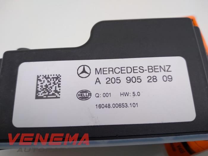 Régulateur de tension d'un Mercedes-Benz C (W205) C-200 2.0 CGI 16V 2017