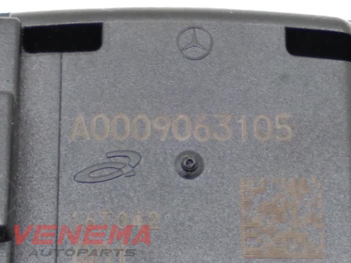 Luces de entrada de un Mercedes-Benz C (W205) C-200 2.0 CGI 16V 2017
