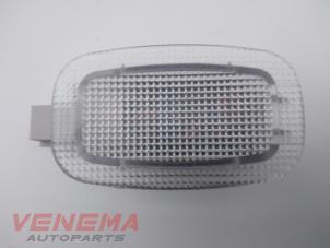 Używane Oswietlenie wewnetrzne tyl Mercedes C (W205) C-200 2.0 CGI 16V Cena € 9,99 Procedura marży oferowane przez Venema Autoparts