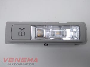 Usagé Eclairage intérieur arrière Mercedes C (W205) C-200 2.0 CGI 16V Prix € 14,99 Règlement à la marge proposé par Venema Autoparts