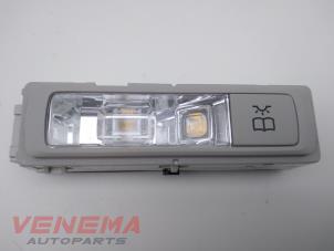 Używane Oswietlenie wewnetrzne tyl Mercedes C (W205) C-200 2.0 CGI 16V Cena € 14,99 Procedura marży oferowane przez Venema Autoparts