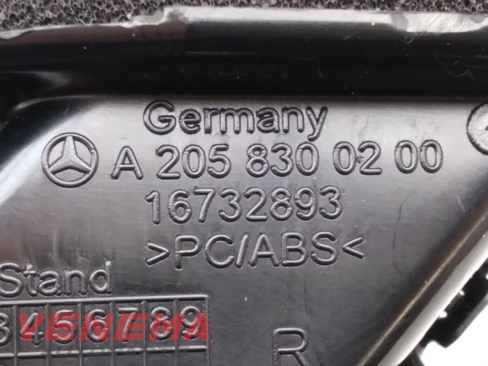 Luft Leitung van een Mercedes-Benz C (W205) C-200 2.0 CGI 16V 2017