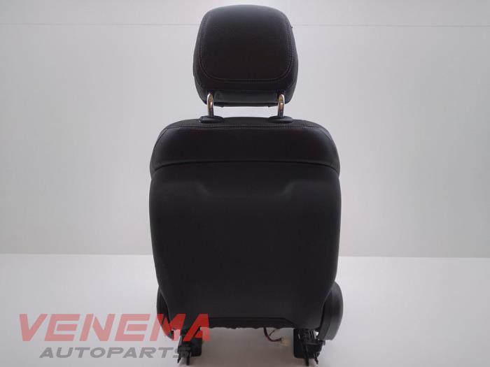 Seat, right from a Mercedes-Benz C (W205) C-200 2.0 CGI 16V 2017