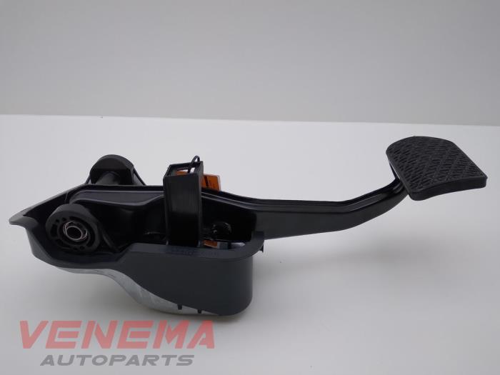 Brake pedal from a Mercedes-Benz C (W205) C-200 2.0 CGI 16V 2017
