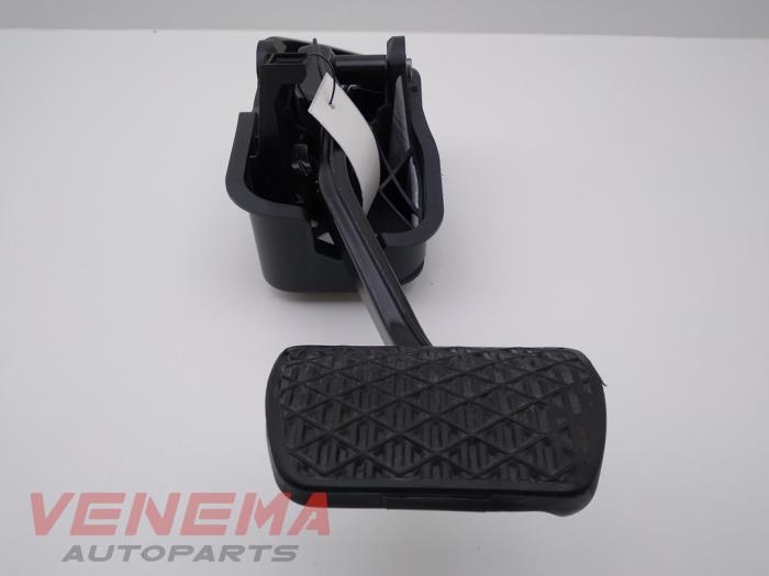 Brake pedal from a Mercedes-Benz C (W205) C-200 2.0 CGI 16V 2017