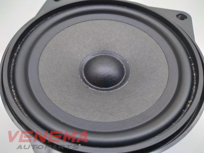 Speaker from a BMW 1 serie (E81) 116i 2.0 16V 2011