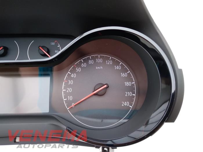 Cuentakilómetros de un Opel Corsa F (UB/UH/UP) 1.2 12V 100 2021