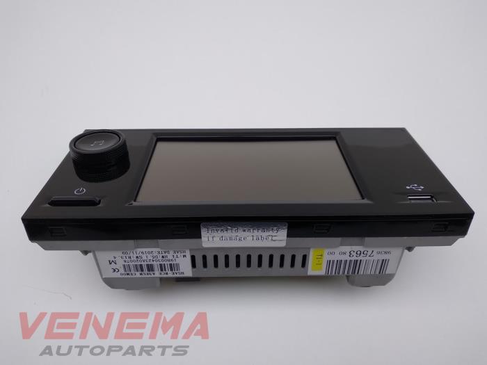 Controlador de pantalla multimedia de un Opel Corsa F (UB/UH/UP) 1.2 12V 100 2021