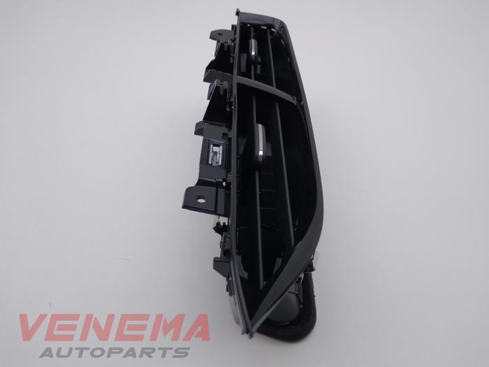 Dashboard vent from a Opel Corsa F (UB/UH/UP) 1.2 12V 100 2021