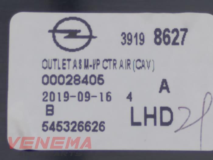 Kratka wentylacyjna deski rozdzielczej z Opel Corsa F (UB/UH/UP) 1.2 12V 100 2021