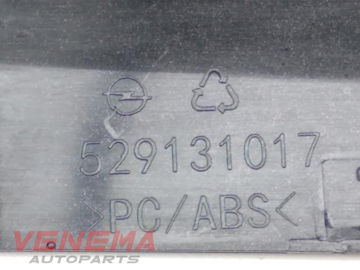 Pieza de salpicadero de un Opel Corsa F (UB/UH/UP) 1.2 12V 100 2021