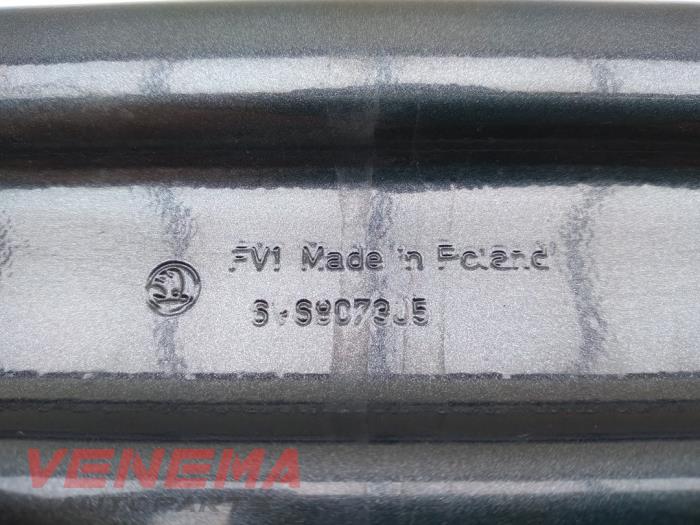 Stoßstangeträger hinten van een Skoda Fabia III (NJ3) 1.0 12V 2017