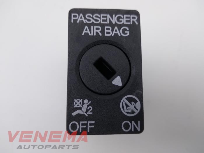 Airbag commutateur d'un Skoda Fabia III (NJ3) 1.0 12V 2017