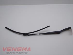 Used Front wiper arm Skoda Fabia III (NJ3) 1.0 12V Price € 14,99 Margin scheme offered by Venema Autoparts
