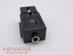 Used AUX / USB connection Skoda Fabia III (NJ3) 1.0 12V Price € 9,99 Margin scheme offered by Venema Autoparts