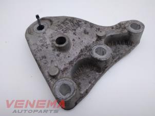 Usagé Support moteur Skoda Fabia III (NJ3) 1.0 12V Prix € 14,99 Règlement à la marge proposé par Venema Autoparts