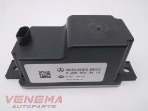 Usados Regulador de tensión Mercedes E Estate (S213) E-200d 2.0 Turbo 16V Precio € 59,99 Norma de margen ofrecido por Venema Autoparts