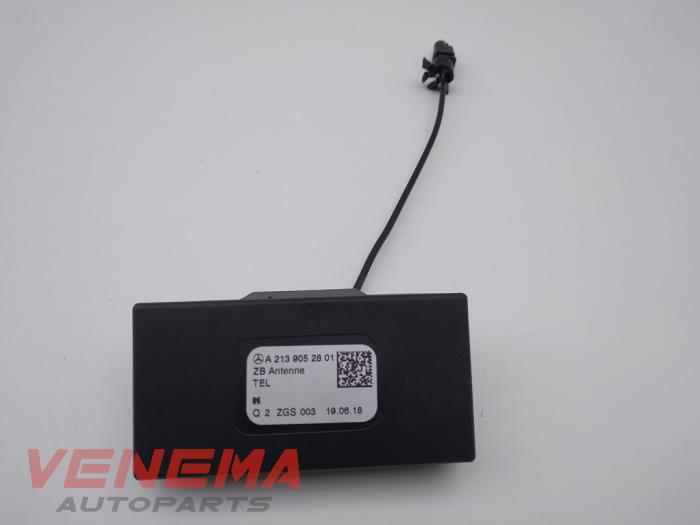 Używane Antena (rózne) Mercedes E Estate (S213) E-200d 2.0 Turbo 16V Cena € 14,99 Procedura marży oferowane przez Venema Autoparts