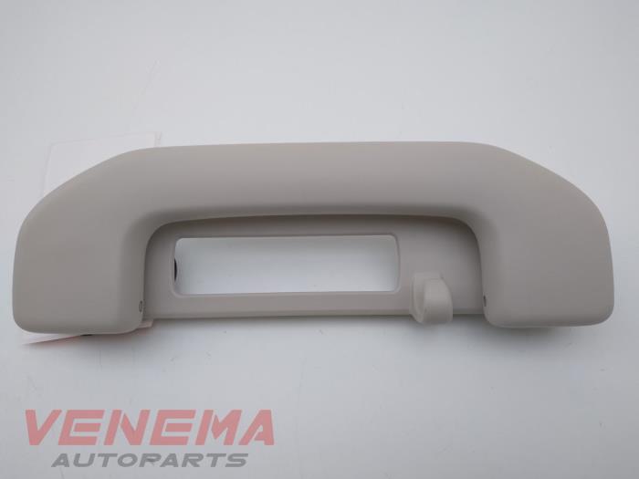 Begagnade Handtag Mercedes E Estate (S213) E-200d 2.0 Turbo 16V Pris € 9,99 Marginaltabell erbjuds av Venema Autoparts