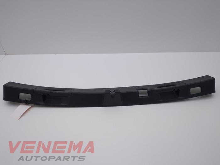 Begagnade List, baklucka Mercedes E Estate (S213) E-200d 2.0 Turbo 16V Pris € 9,99 Marginaltabell erbjuds av Venema Autoparts