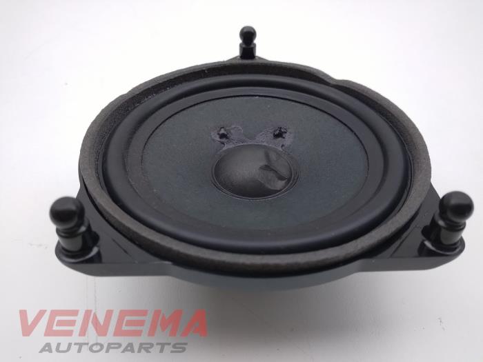 Używane Glosnik Mercedes E Estate (S213) E-200d 2.0 Turbo 16V Cena € 29,99 Procedura marży oferowane przez Venema Autoparts
