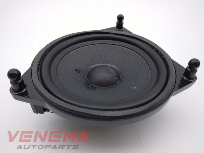 Speaker from a Mercedes-Benz E Estate (S213) E-200d 2.0 Turbo 16V 2019