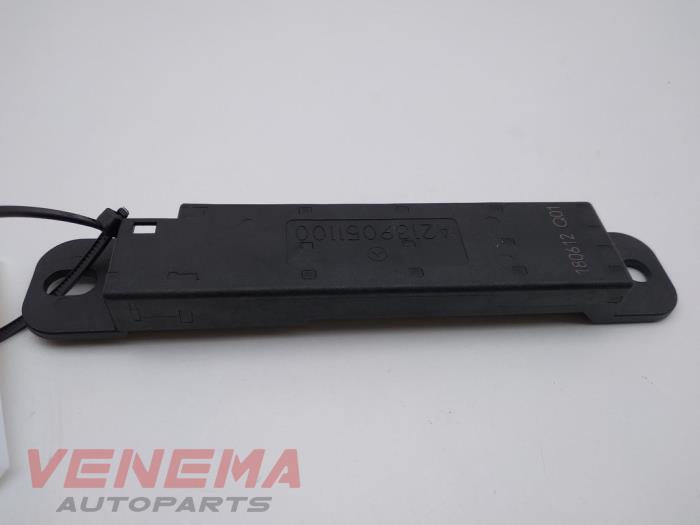 Używane Antena (rózne) Mercedes E Estate (S213) E-200d 2.0 Turbo 16V Cena € 24,99 Procedura marży oferowane przez Venema Autoparts