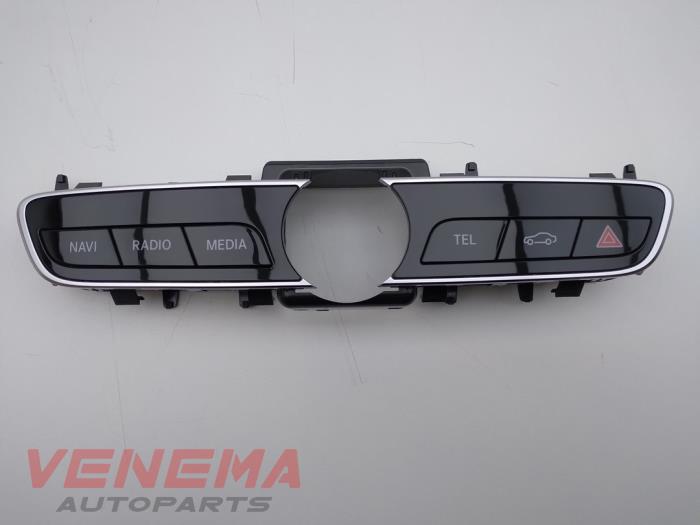 Używane Panel obslugi radia Mercedes E Estate (S213) E-200d 2.0 Turbo 16V Cena € 59,99 Procedura marży oferowane przez Venema Autoparts