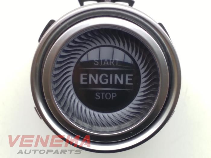Start/Stopp Schalter van een Mercedes-Benz E Estate (S213) E-200d 2.0 Turbo 16V 2019