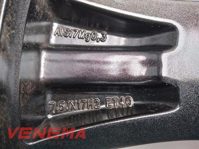 Llanta y neumático de un Mercedes-Benz E Estate (S213) E-200d 2.0 Turbo 16V 2019
