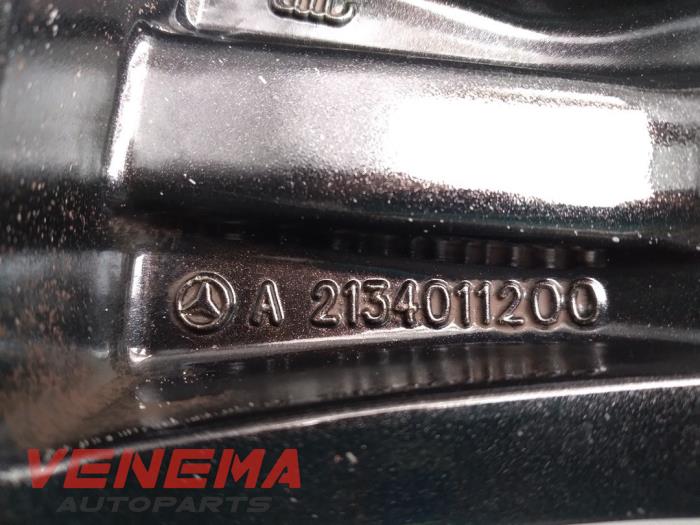 Llanta y neumático de un Mercedes-Benz E Estate (S213) E-200d 2.0 Turbo 16V 2019