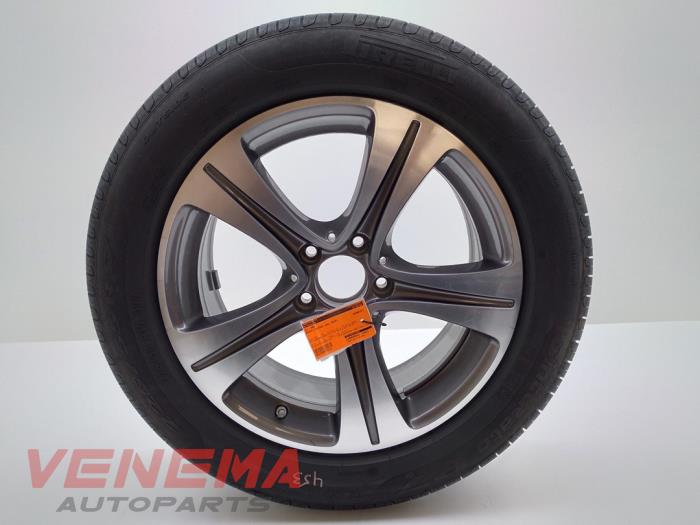 Begagnade Hjul + däck Mercedes E Estate (S213) E-200d 2.0 Turbo 16V Pris € 99,99 Marginaltabell erbjuds av Venema Autoparts