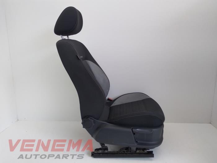 Fotel prawy z Volkswagen Polo V (6R) 1.4 TDI 12V 90 2015