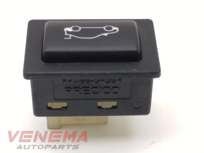 Tailgate switch from a BMW X3 (F25) xDrive35d 24V 2014