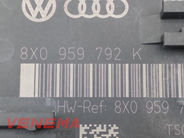 Central door locking module from a Audi A1 Sportback (8XA/8XF) 1.0 TFSI Ultra 12V 2018
